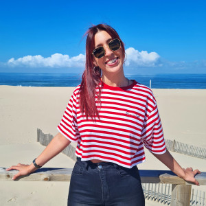 Tee Cropped Girl Riscas - Vermelha